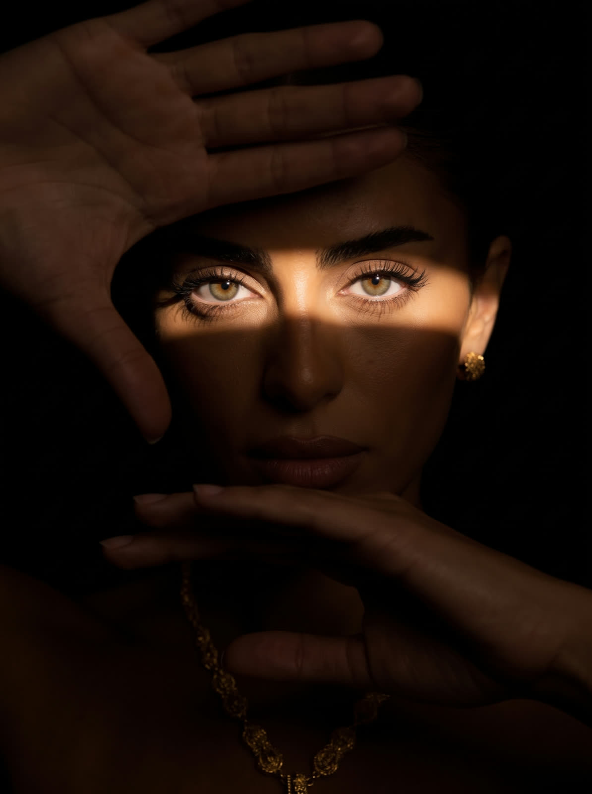 Letterbox light across the eyes